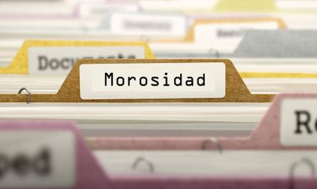 ¿Puede vulnerar el derecho al honor revelar la condición de moroso de una persona?